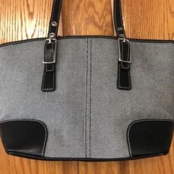 Coach, Small Checkered Hand Bag/Tote in Black & Cream,Iconic, Timeless, Classic - Picture 4 of 8